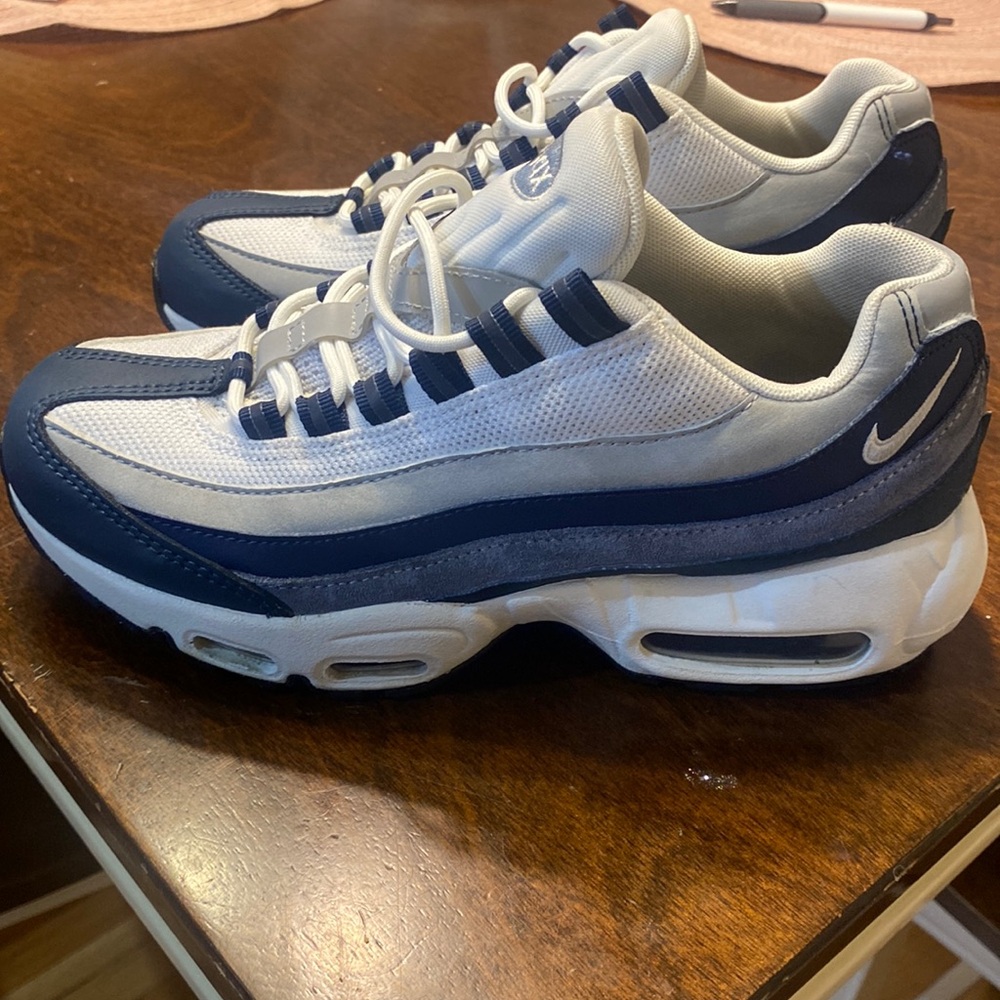 Size 6 youth, Nike Airmac